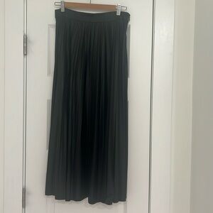Zara faux leather pleated women’s skirt! New without tags